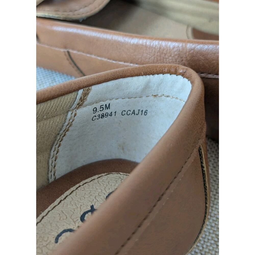 B.O.C Born Womens Loafer Size 9.5 Tan Brown Driving Moc Slip On Vegan Leather - Picture 4 of 7